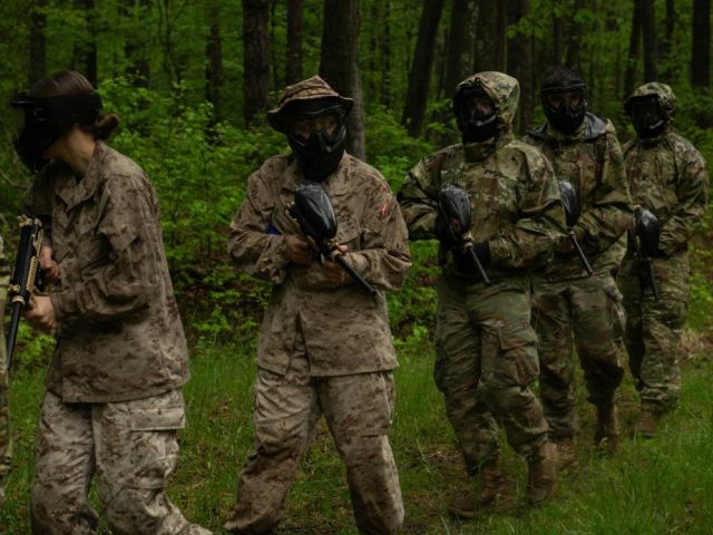 Jeux EVG : idées de défis paintball et scénarios sûrs