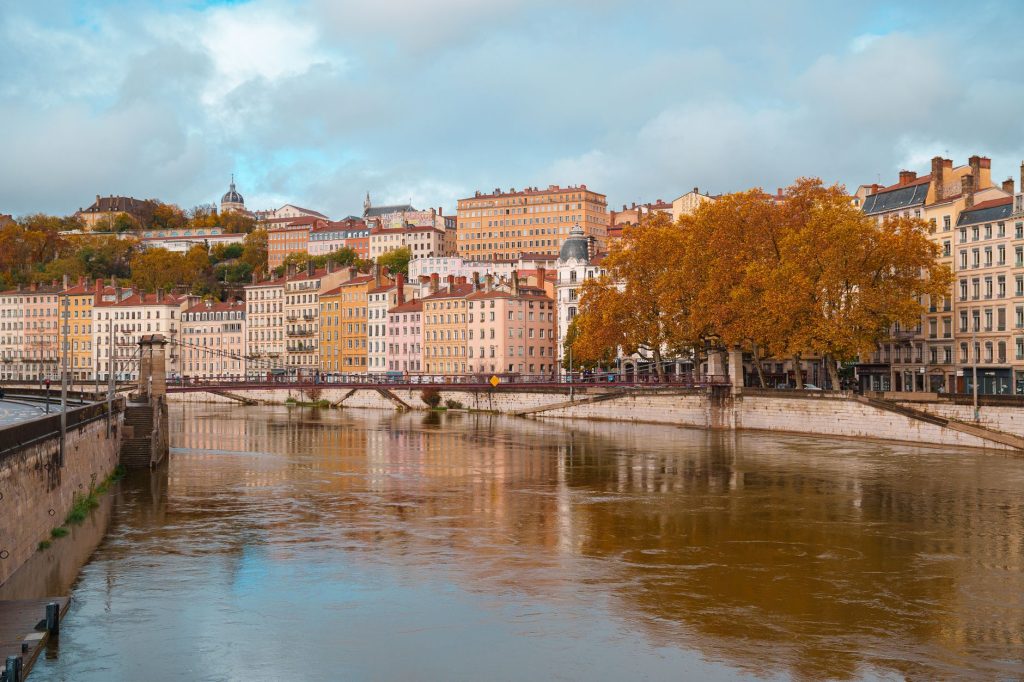 La Saône et les quais de Lyon en automne