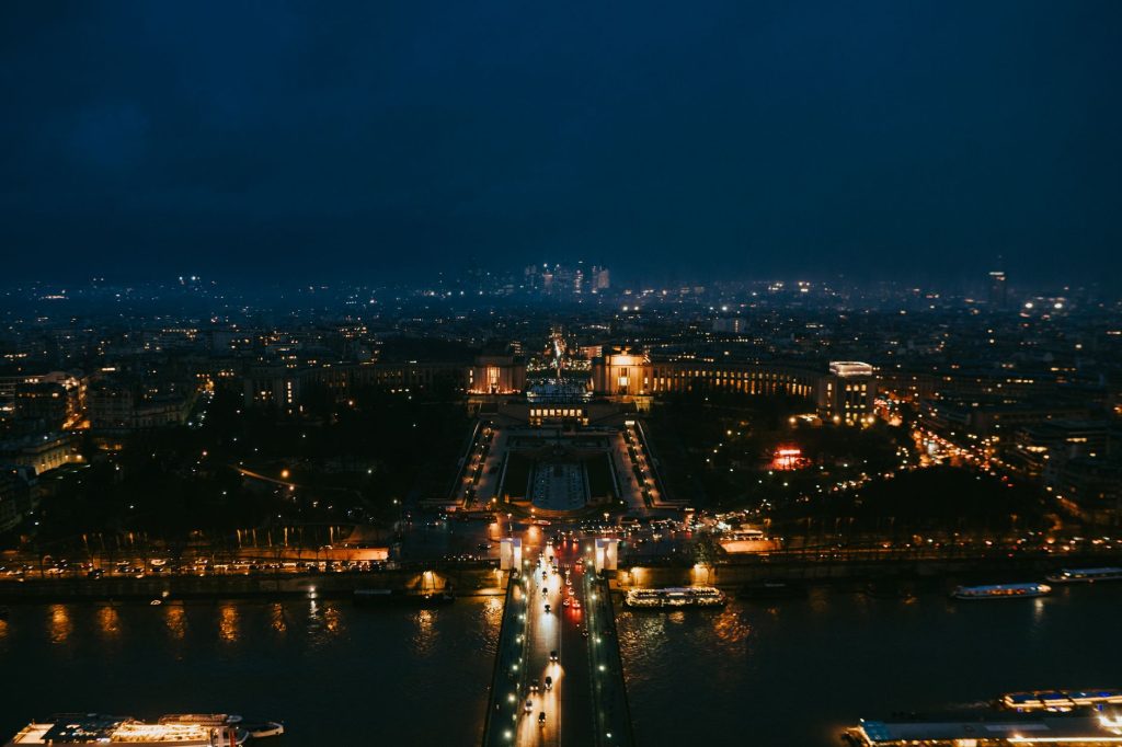 Paris vue du ciel, de nuit