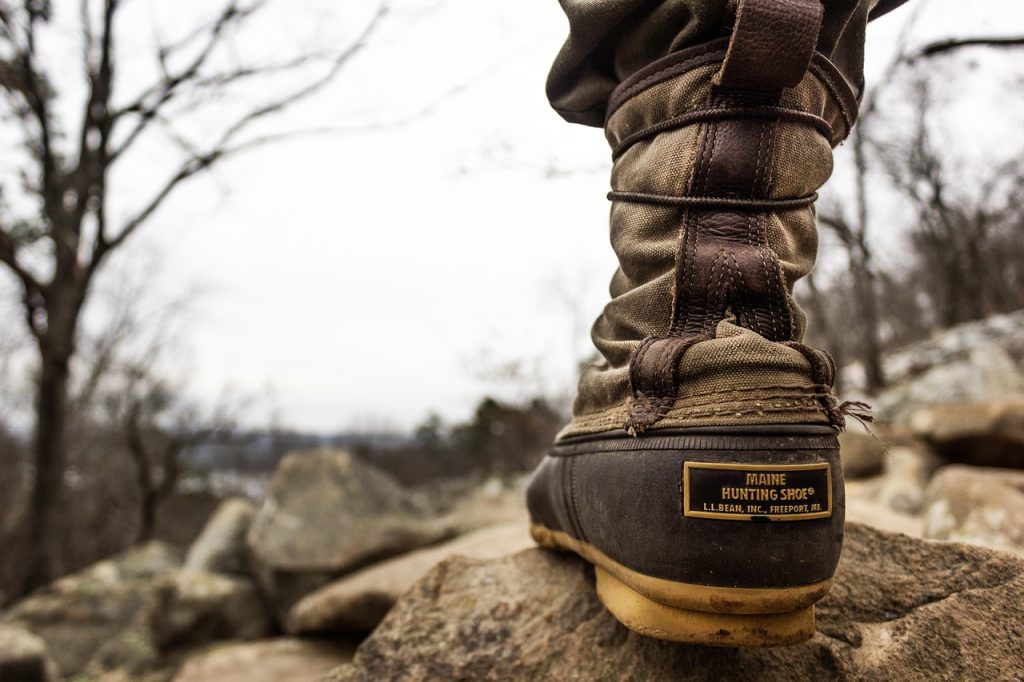 Chaussures de randonnée robustes, adaptées au terrain